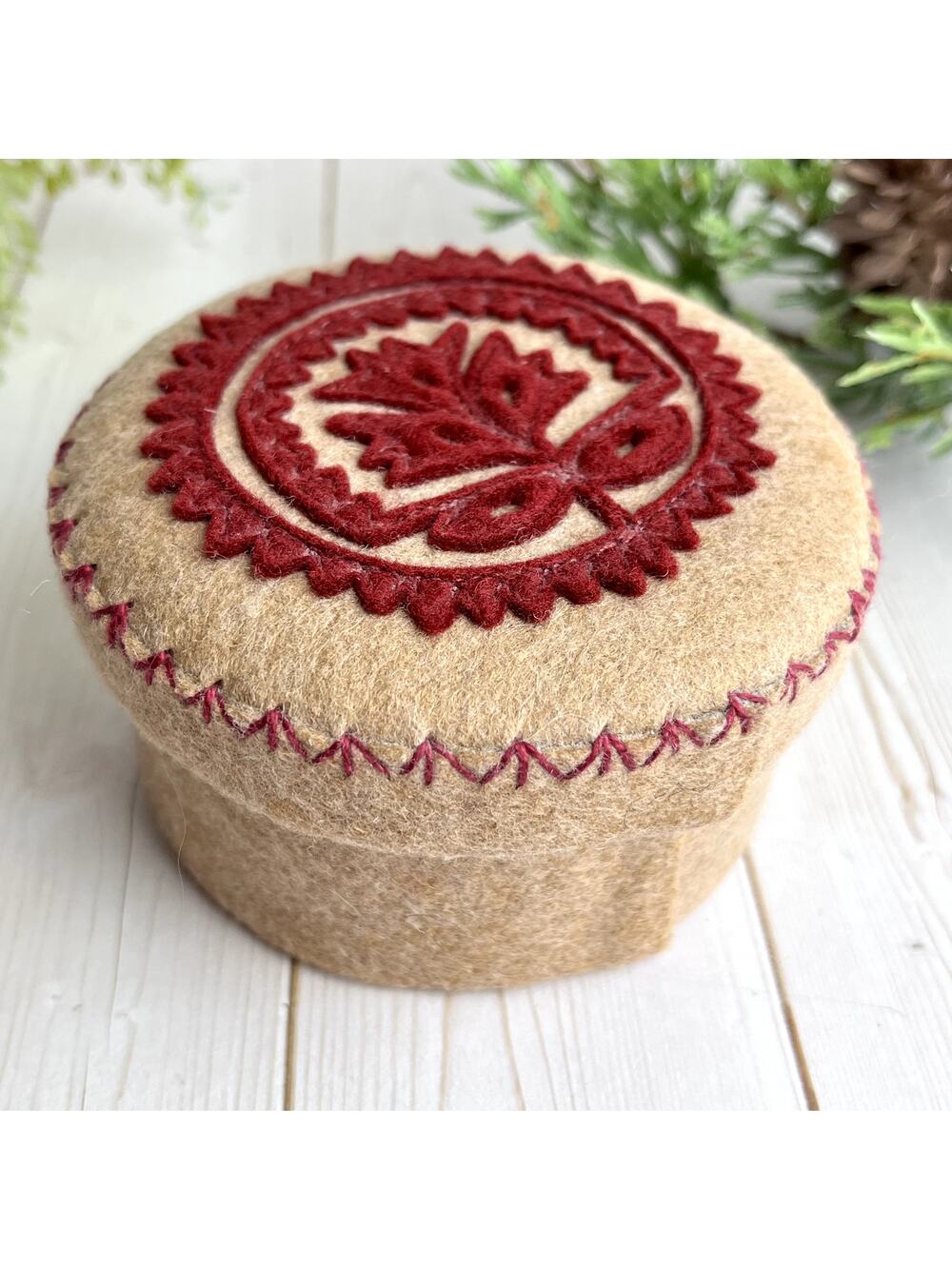 Folk Art Wool Felt Lidded Trinket Gift Box Maple Leaf Tree Design Tan Deep Red